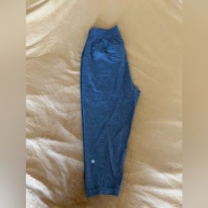 Lululemon capris size 4